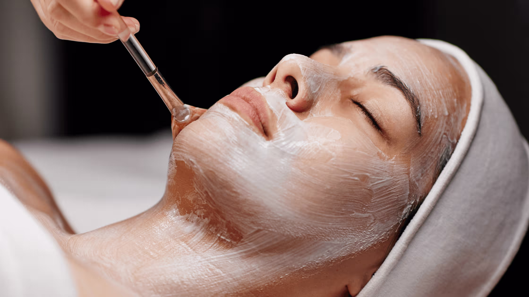 Czy kwasy można stosować przez cały rok? Fakty i mity o zabiegach DermaQuest Glow Lift i Mango Lift 1 Czy kwasy mozna stosowac przez caly rok Fakty i mity o zabiegach DermaQuest Glow Lift i Mango Lift